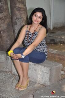 Poonam Bajwa feet photo 16
