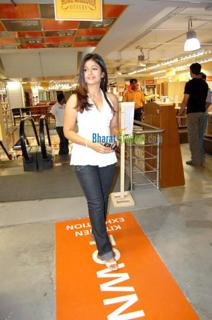 Poonam Bajwa feet photo 13