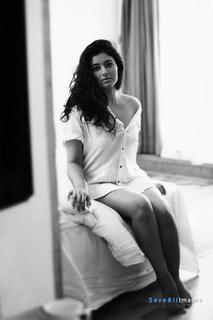 Poonam Bajwa feet photo 4