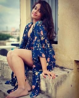 Poonam Bajwa feet photo 17