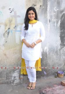 Poonam Bajwa feet photo 10