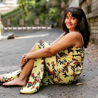 Poonam Bajwa feet photo 15