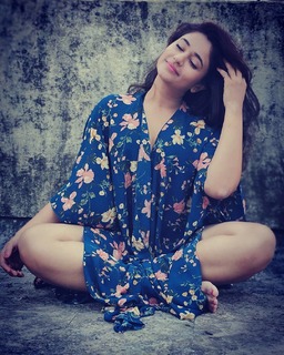 Poonam Bajwa feet photo 9