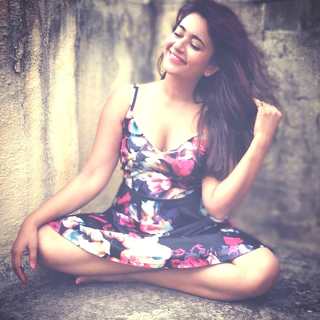 Poonam Bajwa feet photo 2