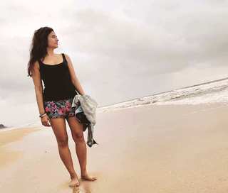 Poonam Bajwa feet photo 12