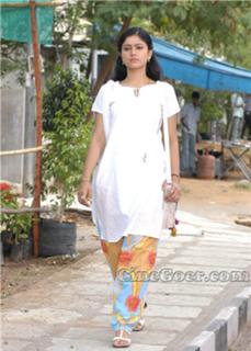 Poonam Bajwa feet photo 8