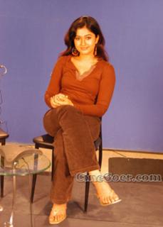 Poonam Bajwa feet photo 7