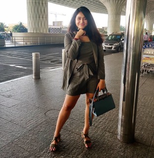 Poonam Bajwa feet photo 17