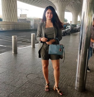 Poonam Bajwa feet photo 16