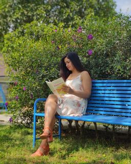 Poonam Bajwa feet photo 9