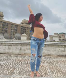 Poonam Bajwa feet photo 1