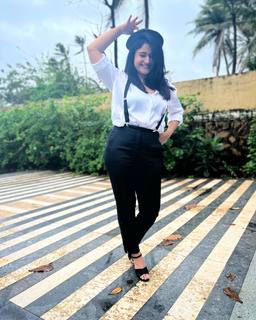 Poonam Bajwa feet photo 19
