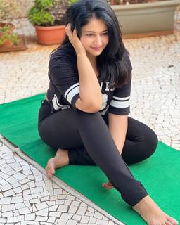 Poonam Bajwa feet photo 17