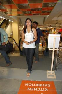 Poonam Bajwa feet photo 6