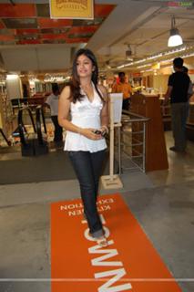 Poonam Bajwa feet photo 4