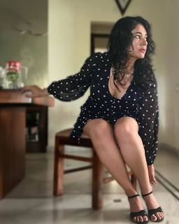 Poonam Bajwa feet photo 1