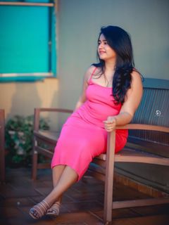 Poonam Bajwa feet photo 11