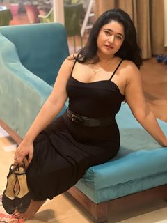Poonam Bajwa feet photo 8
