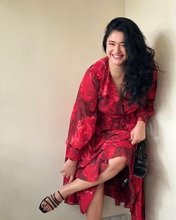 Poonam Bajwa feet photo 6