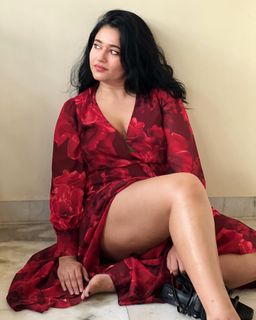 Poonam Bajwa feet photo 5