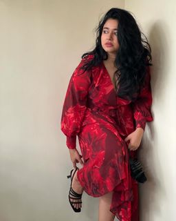 Poonam Bajwa feet photo 4