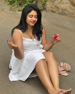 Poonam Bajwa feet photo 1