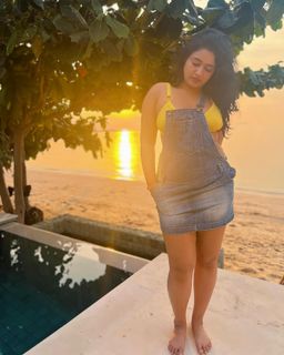 Poonam Bajwa feet photo 20