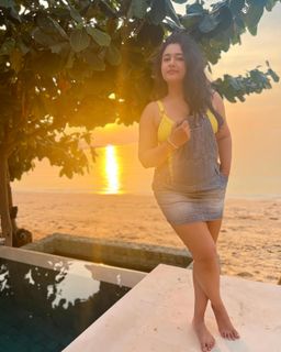Poonam Bajwa feet photo 19