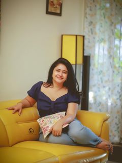 Poonam Bajwa feet photo 17