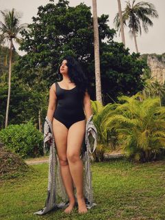 Poonam Bajwa feet photo 13