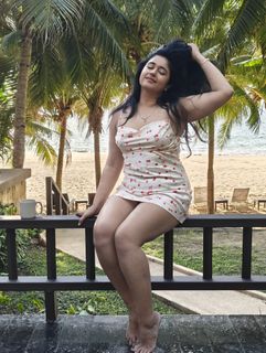 Poonam Bajwa feet photo 4