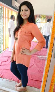 Poonam Bajwa feet photo 9