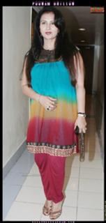 Poonam Dhillon feet photo 7