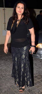 Poonam Dhillon feet photo 8