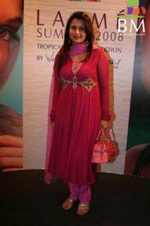 Poonam Dhillon feet photo 1