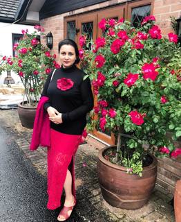 Poonam Dhillon feet photo 4