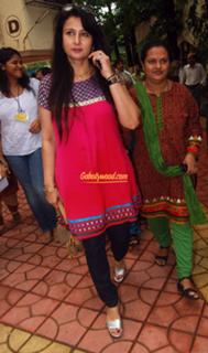 Poonam Dhillon feet photo 16