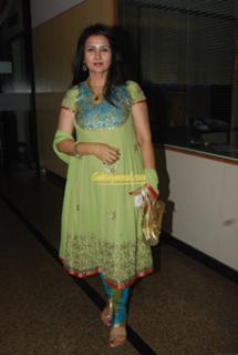 Poonam Dhillon feet photo 14