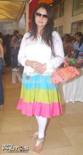 Poonam Dhillon feet photo 5