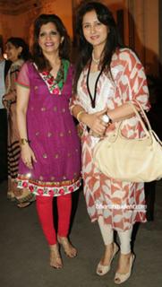 Poonam Dhillon feet photo 4