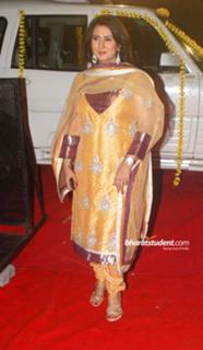 Poonam Dhillon feet photo 16