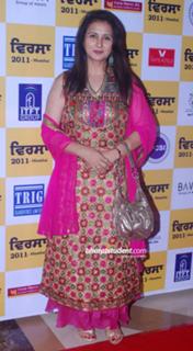 Poonam Dhillon feet photo 15