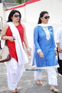 Poonam Dhillon feet photo 14