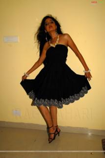 Poonam Kaur feet photo 19