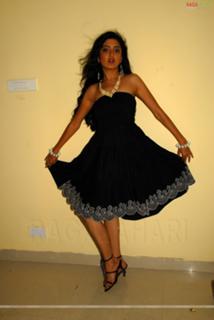 Poonam Kaur feet photo 18