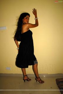 Poonam Kaur feet photo 17