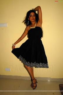 Poonam Kaur feet photo 16