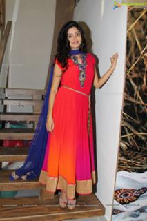 Poonam Kaur feet photo 12