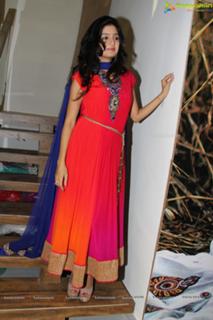 Poonam Kaur feet photo 11