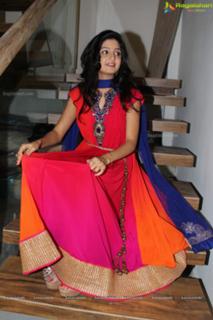 Poonam Kaur feet photo 10